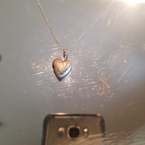 Embedded Flower Heart Locket - Picture 4 of 4